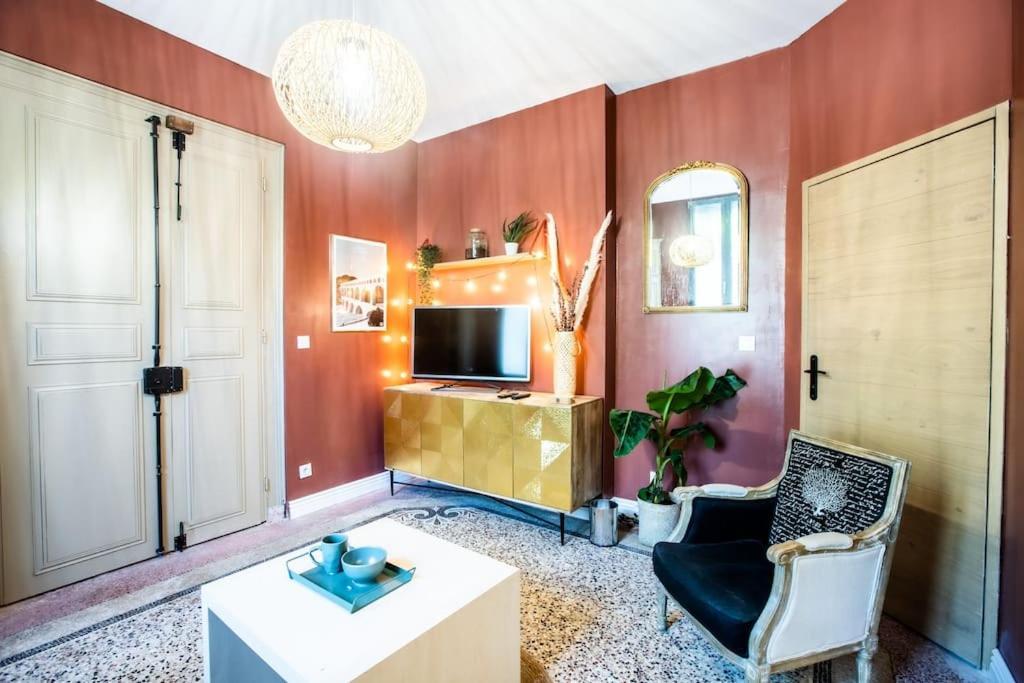 La Suite 2 Pieces Lit Queen Size Entree Privee Nîmes Exteriör bild